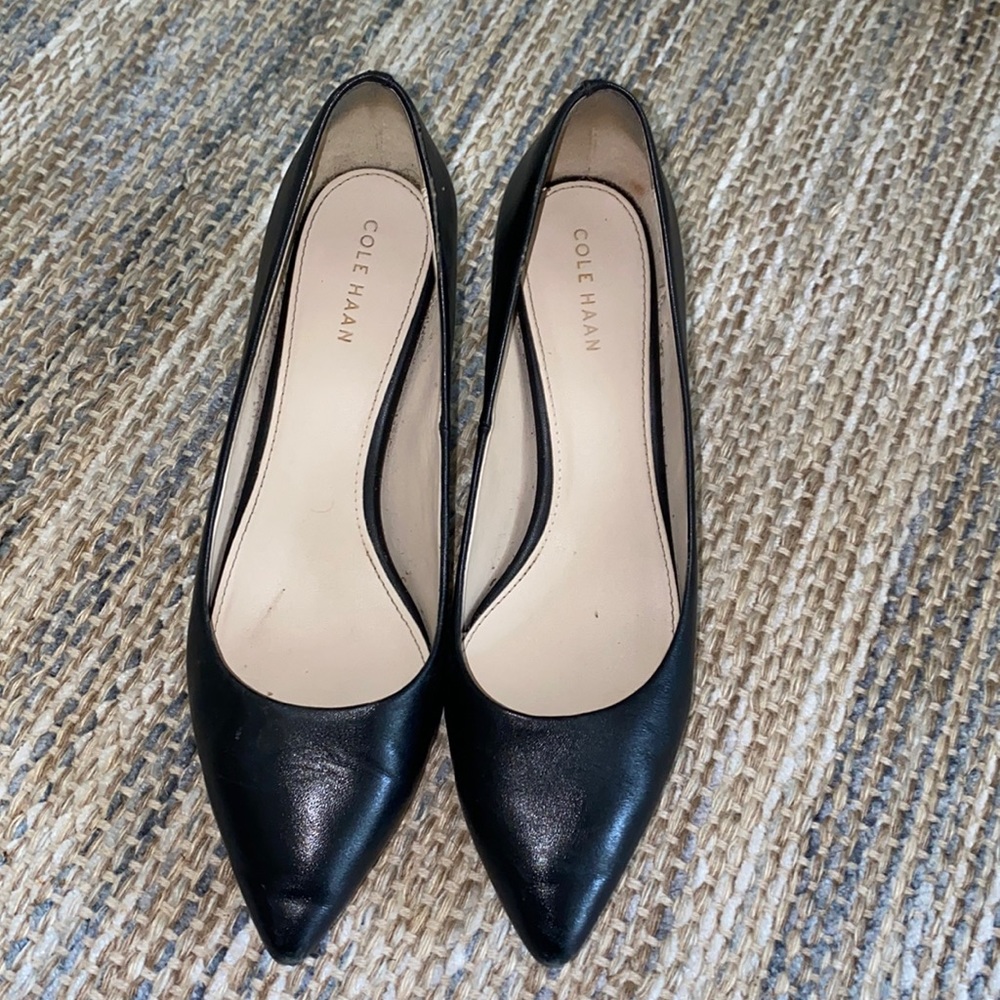 Gently worn Cole Haan pump!